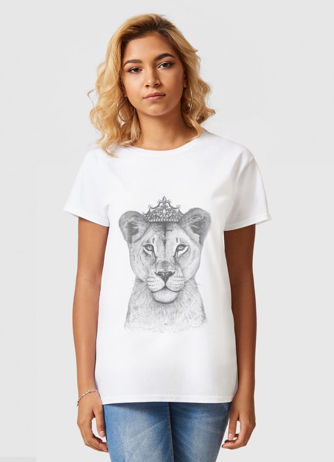 Queen lioness - Women Basic T-Shirt