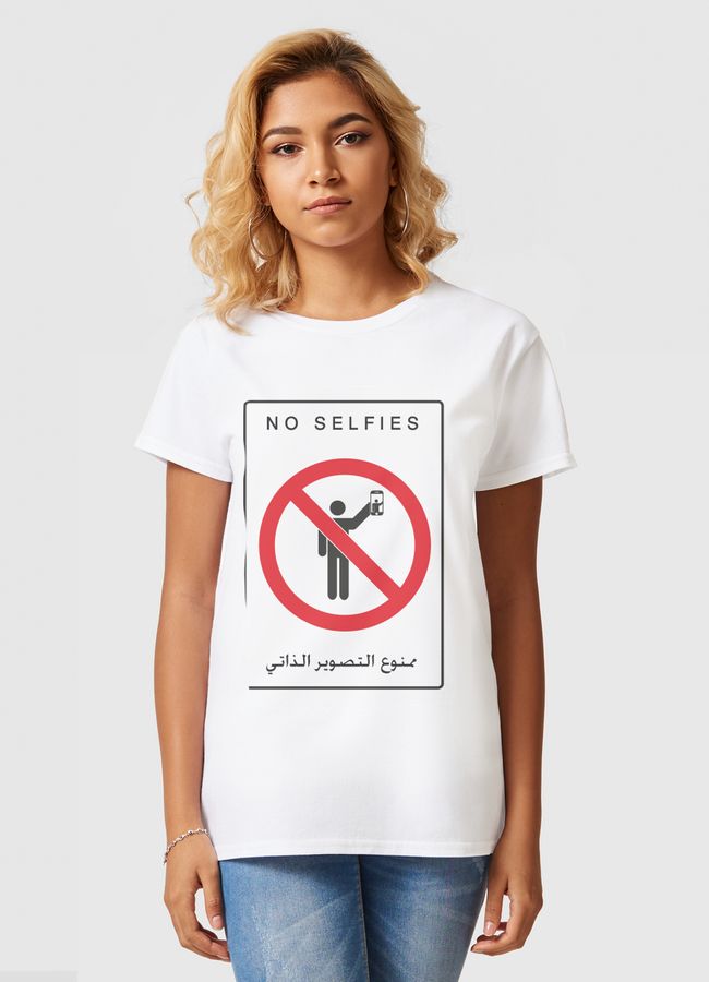 NO SELFIES : ممنوع التصوير الذاتي  - Women Basic T-Shirt
