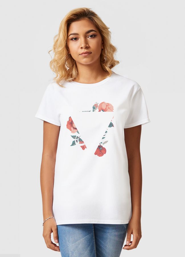 الورد جميل  - Women Basic T-Shirt