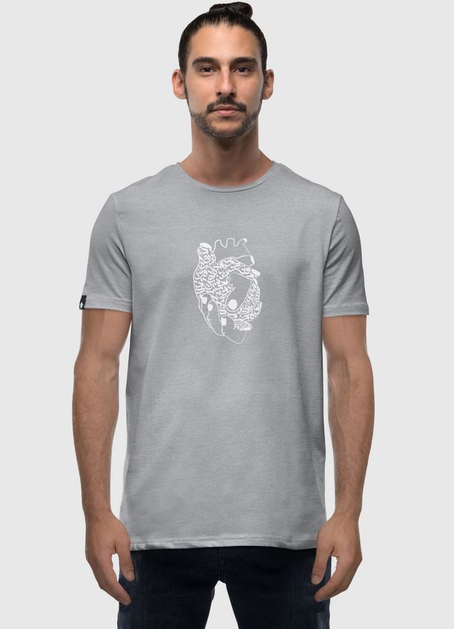 القلب فيه عربي - Men Premium T-Shirt